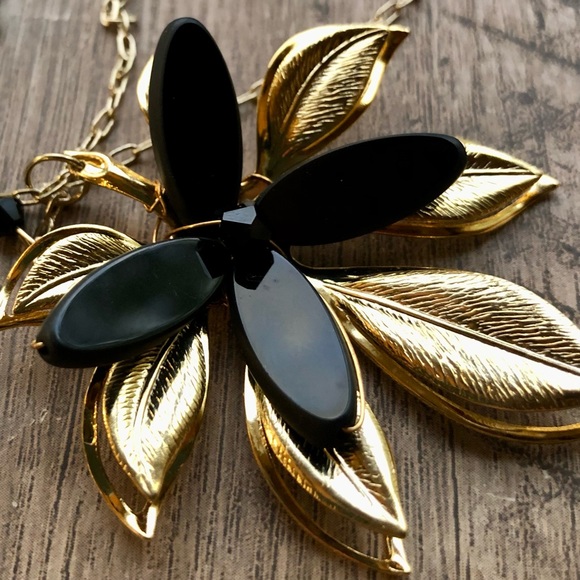 Crystal Flower Necklace, Gold & Onyx, Layered Chain, Healing Crystal, Wicca - Picture 3 of 5